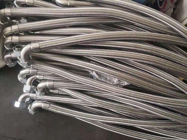 彎(wan)頭金屬(shu)軟管